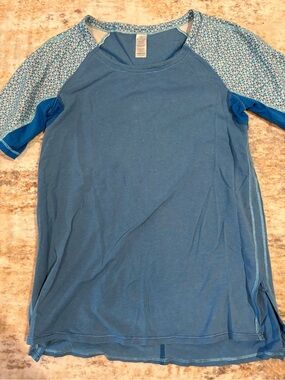 Ivivva Blue Raglan Short Sleeve Tee with Patterned Sleeves